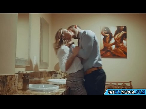 ❤️ Nigbati bilondi ti oyan ba tan ọ ni yara isinmi ti gbogbo eniyan ni% yo.trysex.ru ﹏